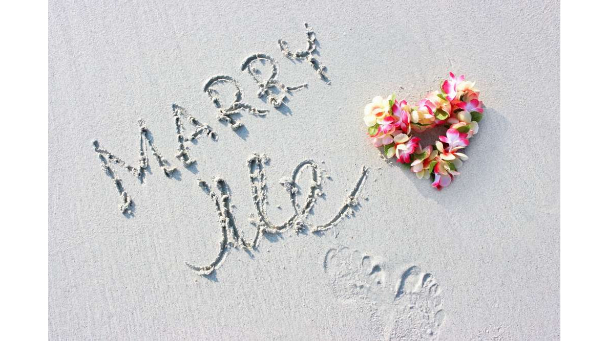 Engagement Gifts and Ideas for the Happy Couple!