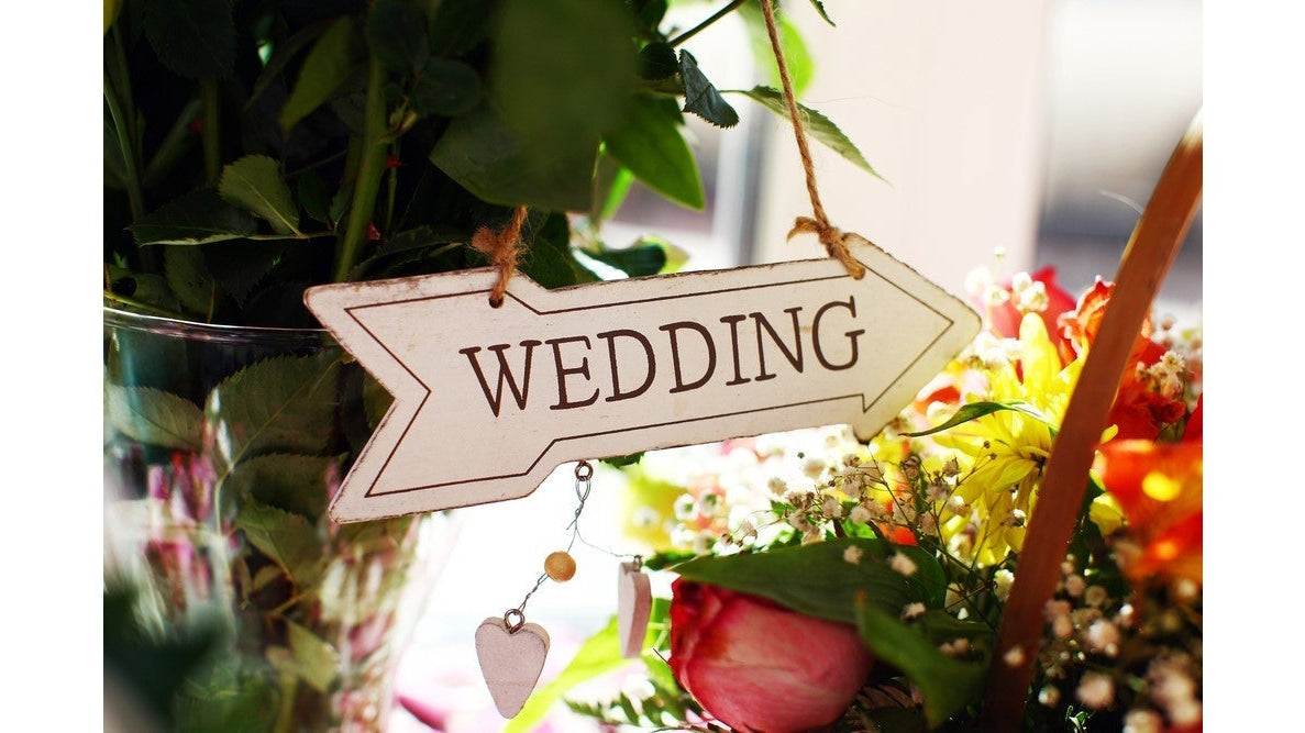 Summer Weddings in the UK: Beautiful Days, Budget-Savvy Plans, and Thoughtful Gifts